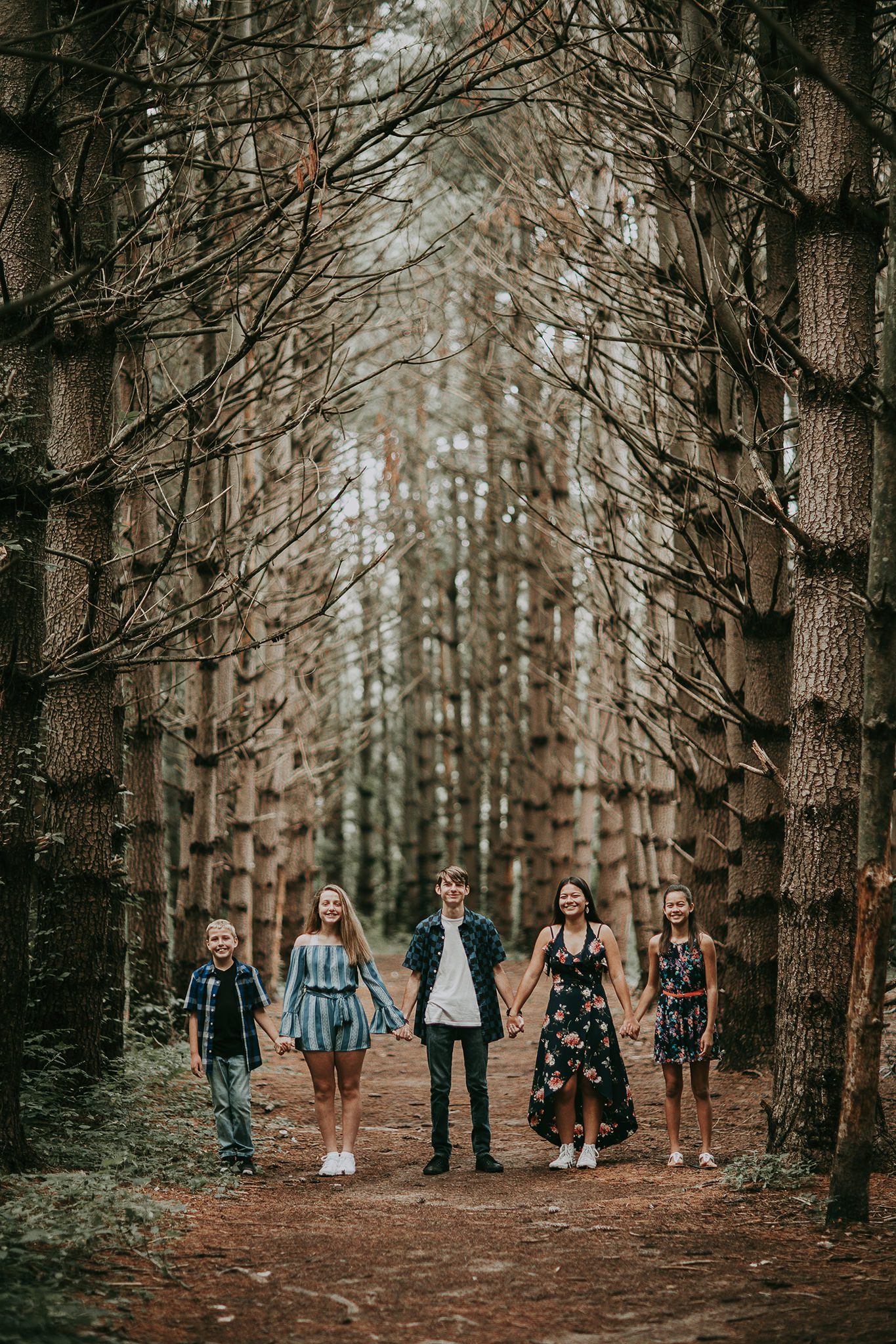 Kansas City Family photographer outdoor with trees in forest