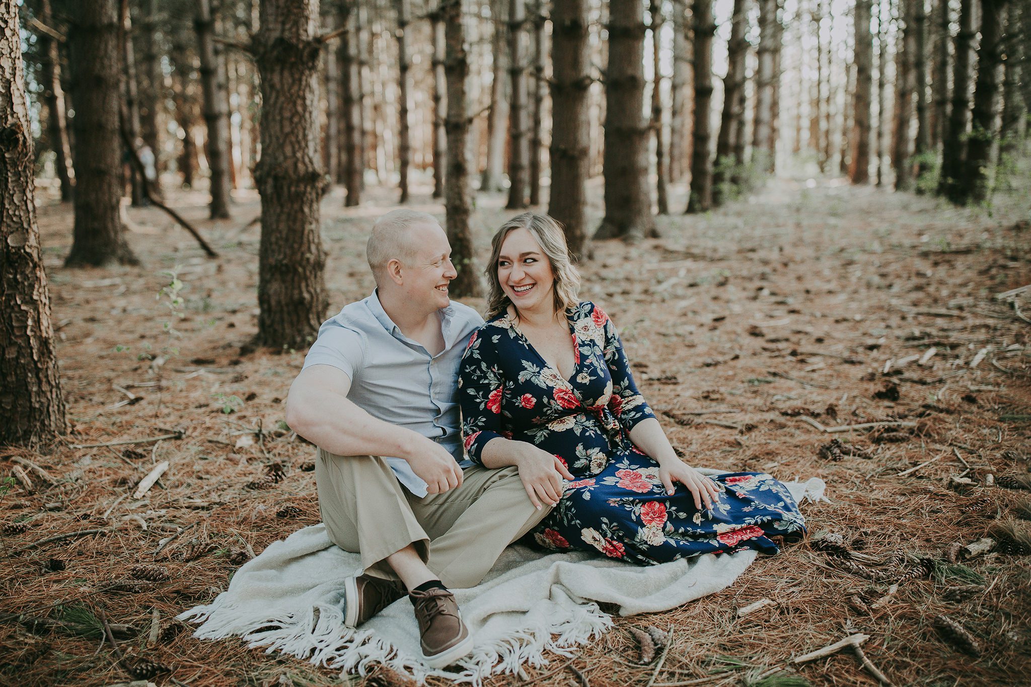 Kansas City Maternity photographer outdoor with trees in forest