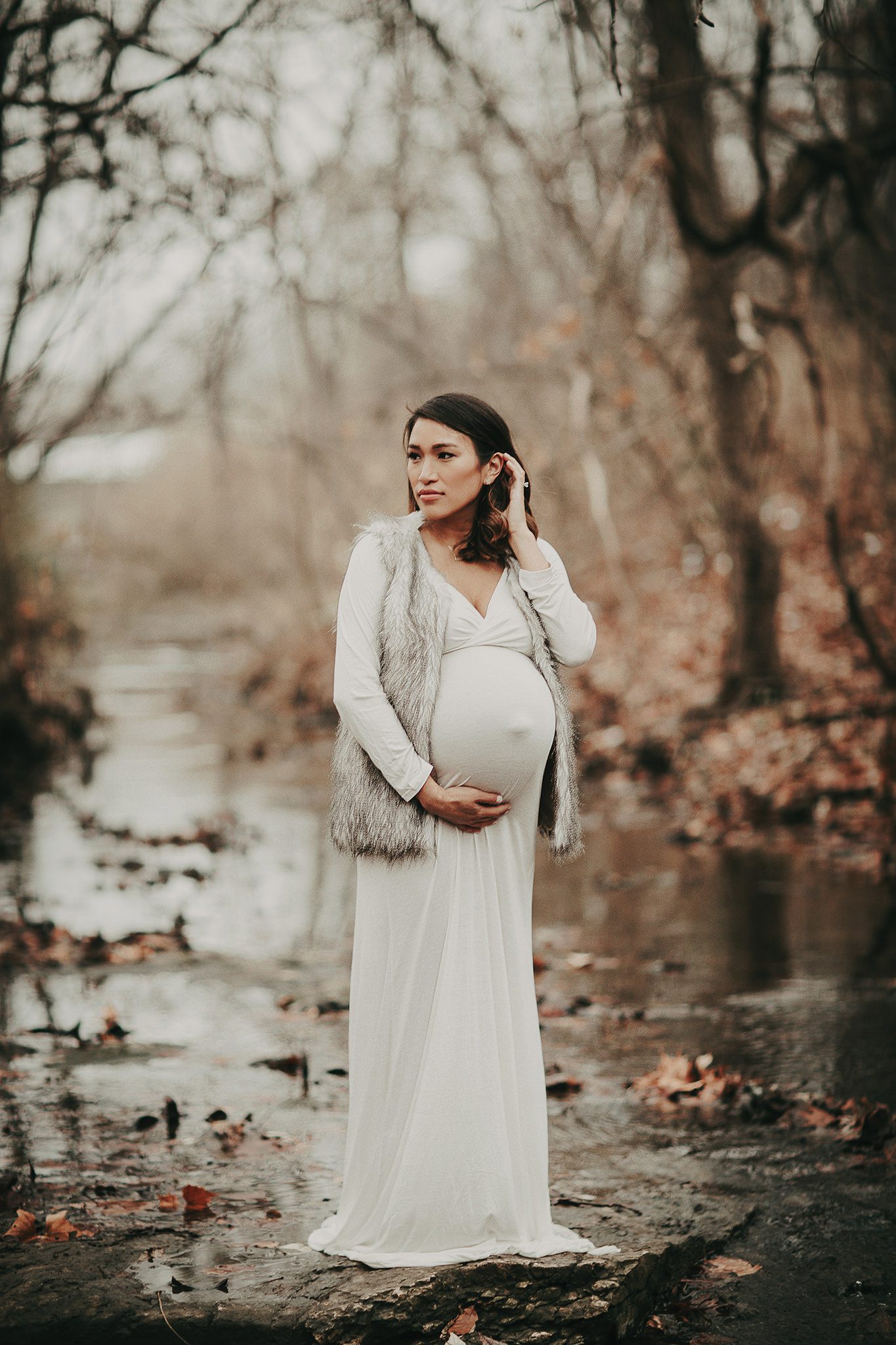 Kansas City Maternity photographer outdoor in forest